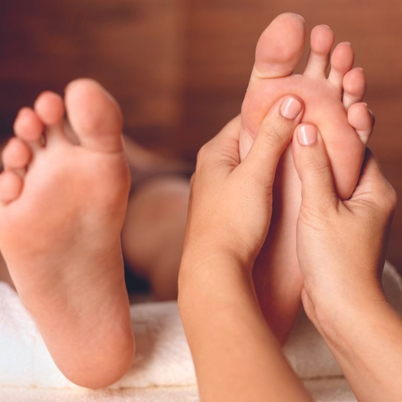 Sessão de reflexologia podal para relaxamento